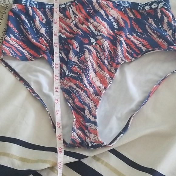 Peekaboo swimming suit - Picture 5 of 8